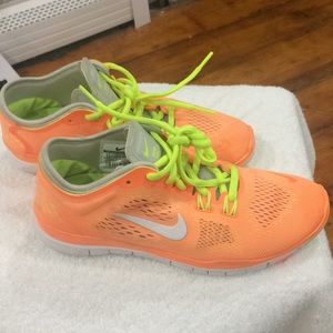 Nike Girls Sneakers sz 5.5